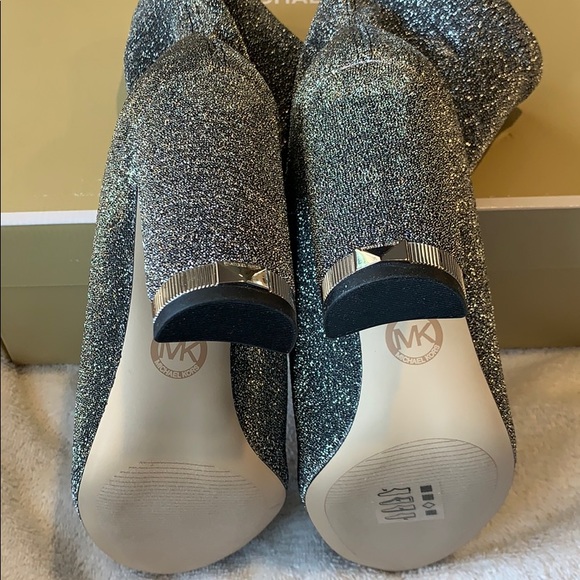 ♥️HOST PICK♥️ Michael Kors NWT Mandie Booties - Picture 5 of 6